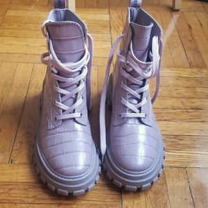Schutz Purple Crocodile boots size 8.5 NEVER WORN! Sticker intact on bottom